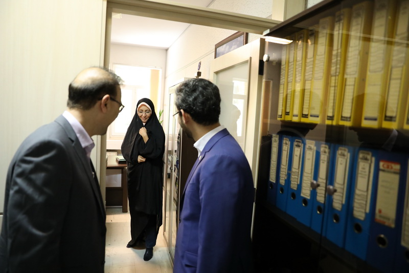 بازدید وزیر به مناسبت روز خبرنگار از روابط  عمومی  وزارت