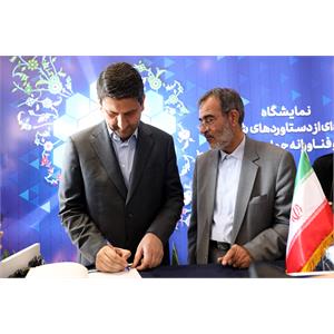 بازدید وزیر ارتباطات از نمایشگاه دستاوردهای جهاد دانشگاهی
