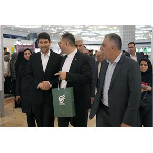 بازدید وزیر ارتباطات و فناوری اطلاعات از نمایشگاه کتاب