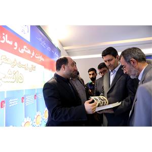 بازدید وزیر ارتباطات از نمایشگاه دستاوردهای جهاد دانشگاهی