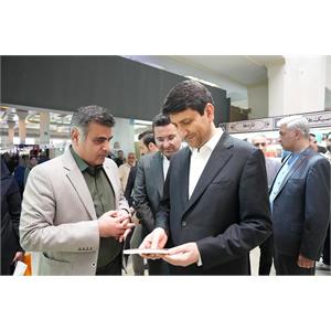 بازدید وزیر ارتباطات و فناوری اطلاعات از نمایشگاه کتاب